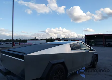 2024 Tesla Cybertruck Cyberbeast z USA, uszkodzony, nr VIN 7G2CEHEE1RA035317